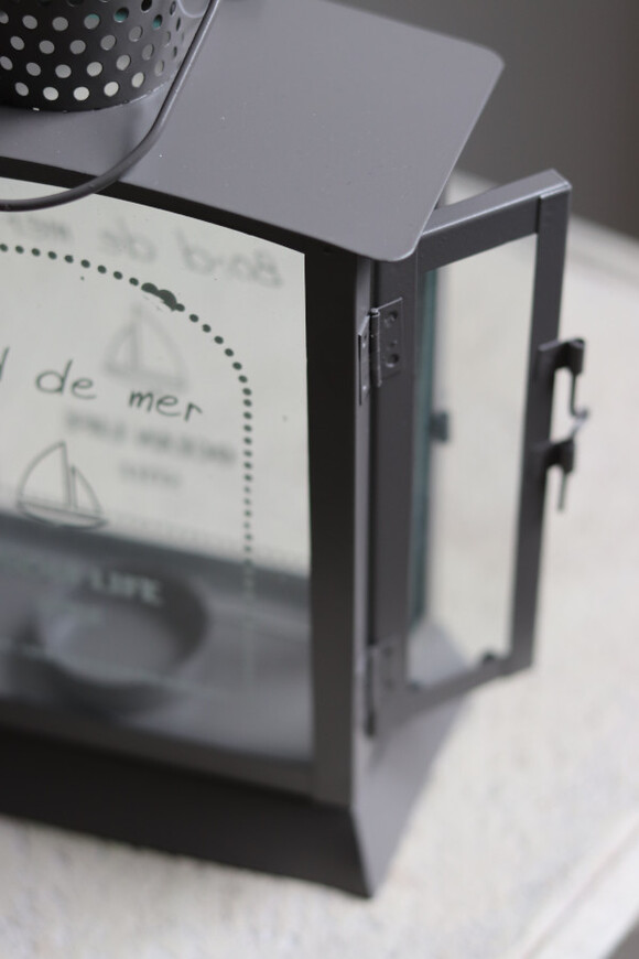 Bord de Mer, metalowy lampion z napisem