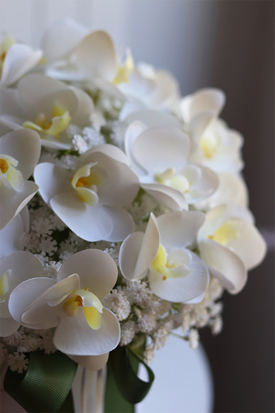 Orchidea, biały flowerbox ze storczykiem