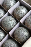 Silver Dew, błyszczące świąteczne bombki