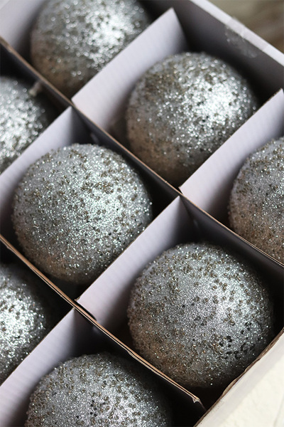 Silver Dew, błyszczące świąteczne bombki