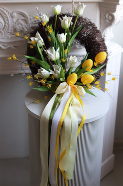 Tulipanowy Raj, dekoracyjny wianek z tulipanami, rozp.44cm