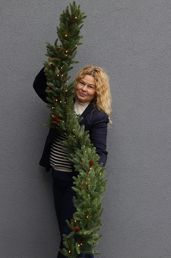 OD RĘKI Green Evening, realistyczna iglasta girlanda zimowa LED, dł.180cm