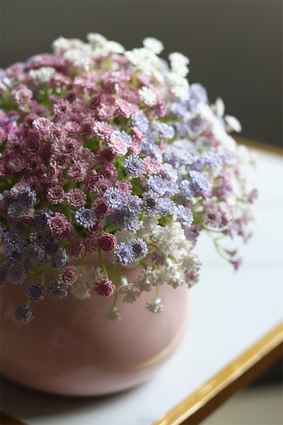 Kaszka Pastelowa Pink kompozycja kwiatowa w naczyniu