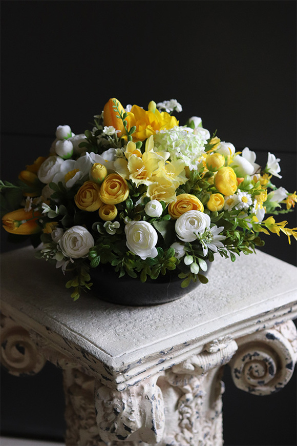 Amira Black, dekoracja kwiatowa na stół Wielkanocny