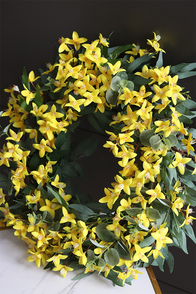 Forsycje, wiosenny wianek kwiatowy