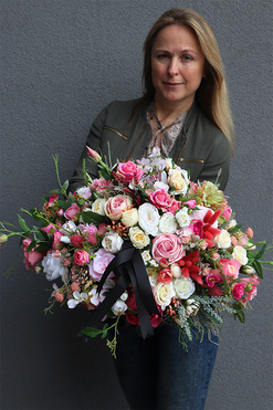 Gefrina Big, kompozycja nagrobna w misie, wym.37x57cm 