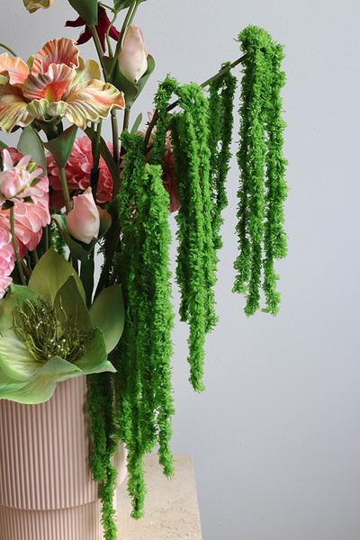 Norblina, kompozycja kwiatowa z gloriozą