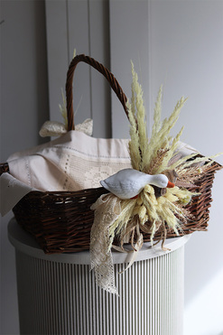 Gąska na Wsi, dekorowany koszyczek wielkanocny z serwetką, wys.27cm