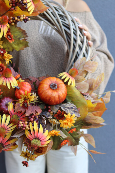 Autumn Garden, asymetryczny jesienny wianek