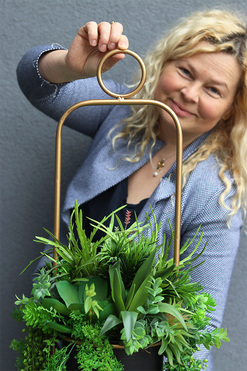 OD RĘKI Green Office, kompozycja sukulenty w wiszącej donicy, wys.110cm