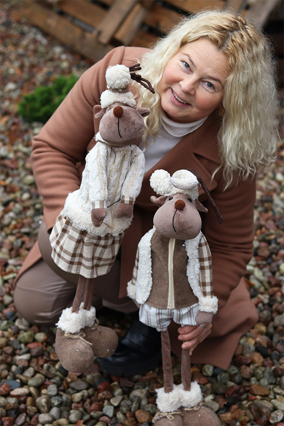 Renifer Natural, laleczka zimowa stojąca