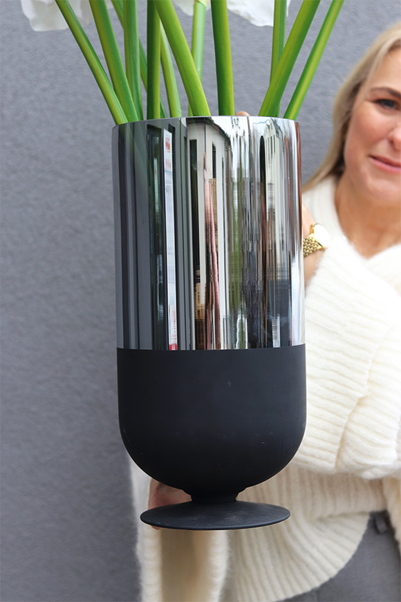 Amarylis Bulla, świąteczny bukiet kwiatów w wazonie