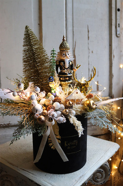 Dziadek do Orzechów Glamour 2, flowerbox świąteczny LED, wys.43cm  