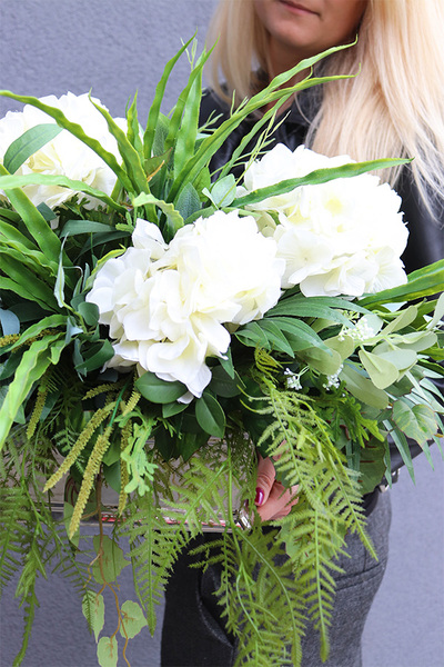 Jutra, komplet dekoracji nagrobnych z białymi hortensjami, kompozycja + bukiet