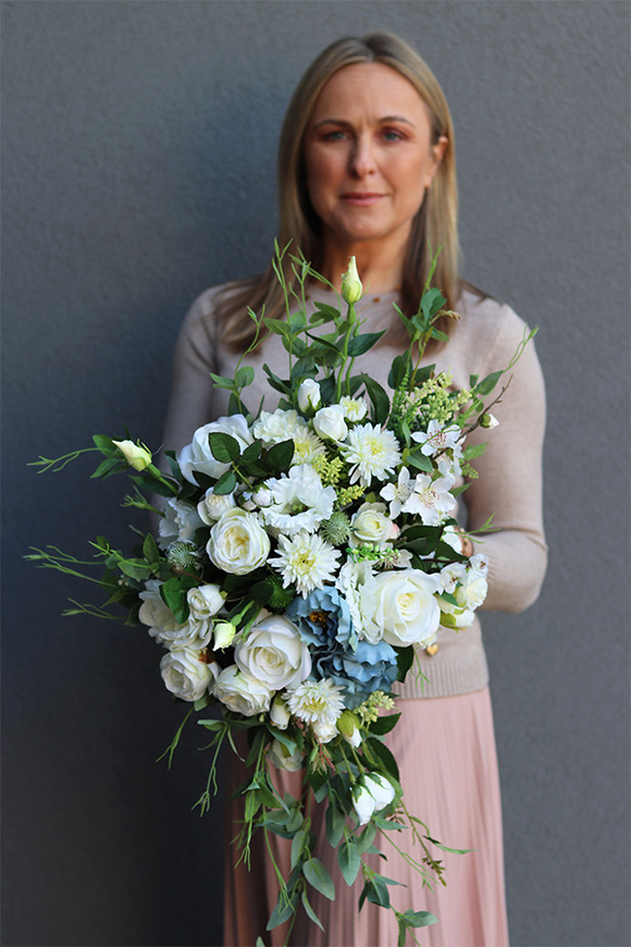 Blue Oceania, kompozycja kwiatowa w naczyniu