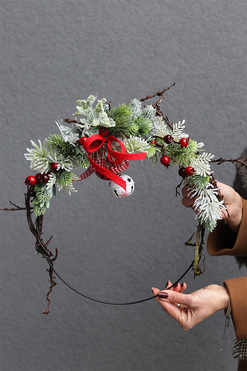 Delikatny, wianek zimowy na obręczy, śr.30cm 