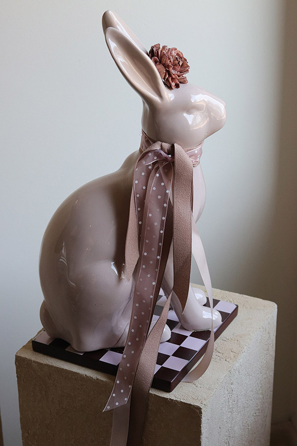 Bunny Glamm, figurka wielkanocna zajączek z kwiatem