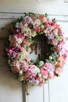 Arabeska, subtelny pastelowy wianek na drzwi, śr.38cm 