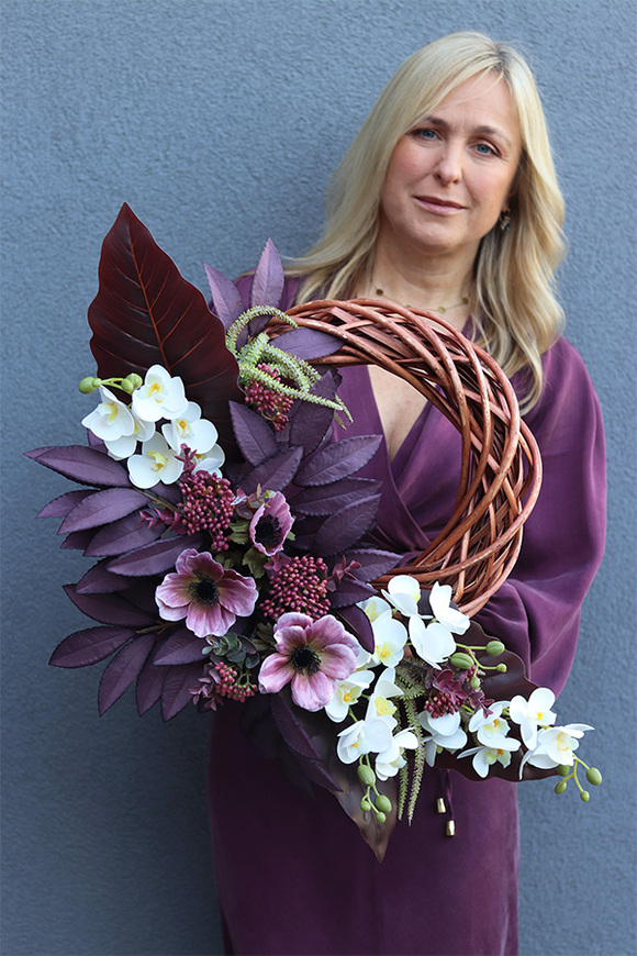 Bordo&Orchidea, asymetryczny wianek na drzwi