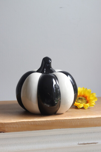 Wednesday Pumpkins, dekoracyjna dynia ceramiczna	