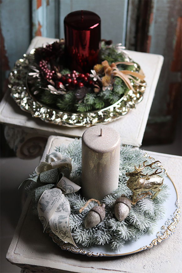 elegancki świąteczny stroik, Srebrzysta Kraina, na eleganckim talerzu, śr. 35cm