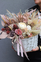 Boho Romance 2, kompozycja kwiatowa w koszu na grób