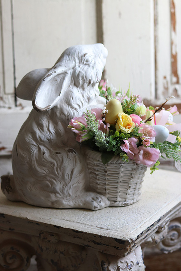 Easter Bunny Flowers, wielkanocna kompozycja z zającem, wym.30x27x28cm