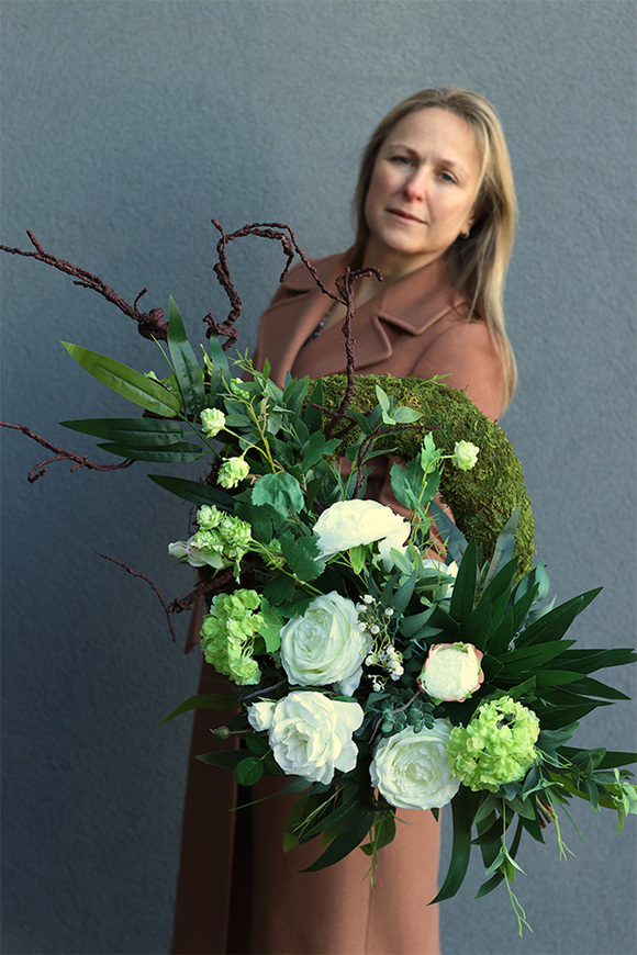 wieniec nagrobny, Jevina White