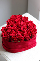 czerwony flowerbox z różami na walentynki, Walentynkowe Serce
