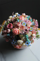 Majeczka Pink, kompozycja kwiatowa w naczyniu