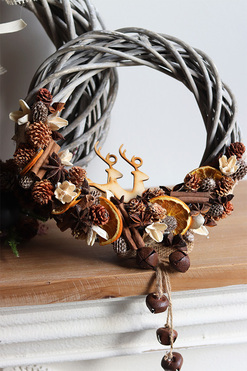 OD RĘKI Reny Natural, świąteczny wianek z reniferami, śr.25cm