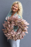 Wrzosowisko Capuccino, dekoracyjny wianek z liści i traw