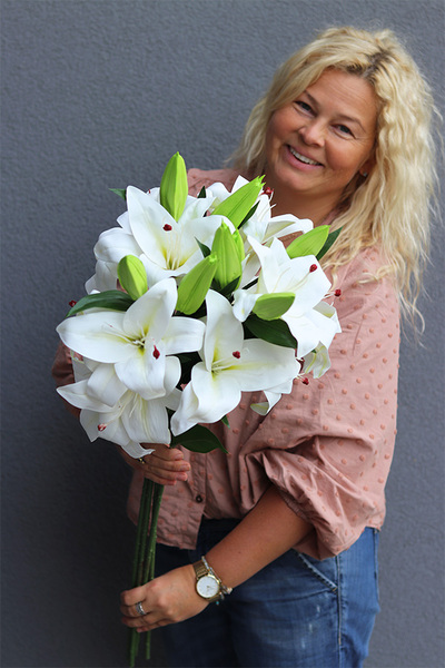 Liliowe Love, bukiet białych lilii z pąkami