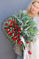 Red Tulips, dekoracja nagrobna w kształcie serca