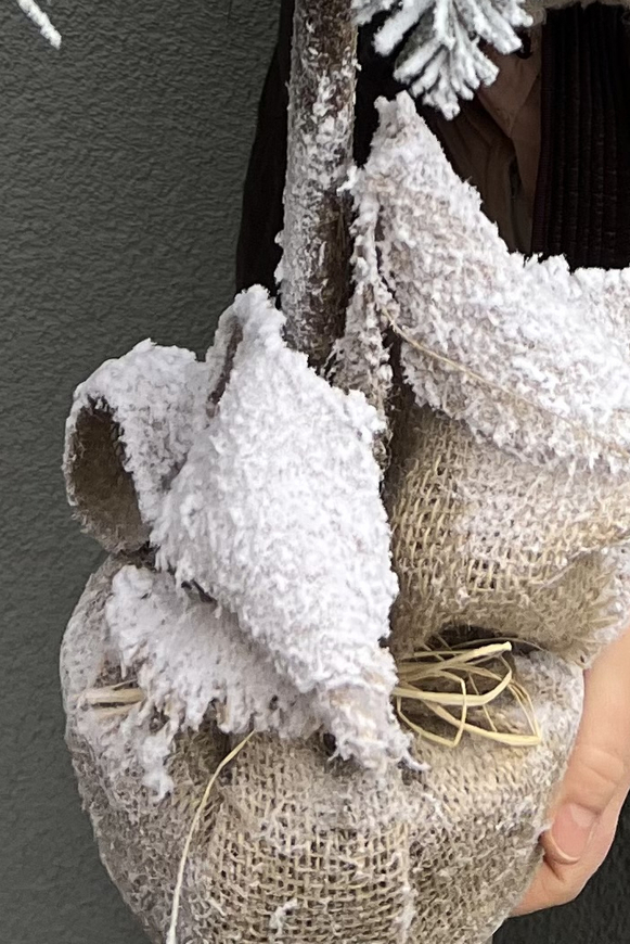 Snow Pines A, dekoracyjna choinka sztuczna w jucie