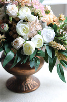 Piortcovia, kompozycja kwiatowa w pucharze