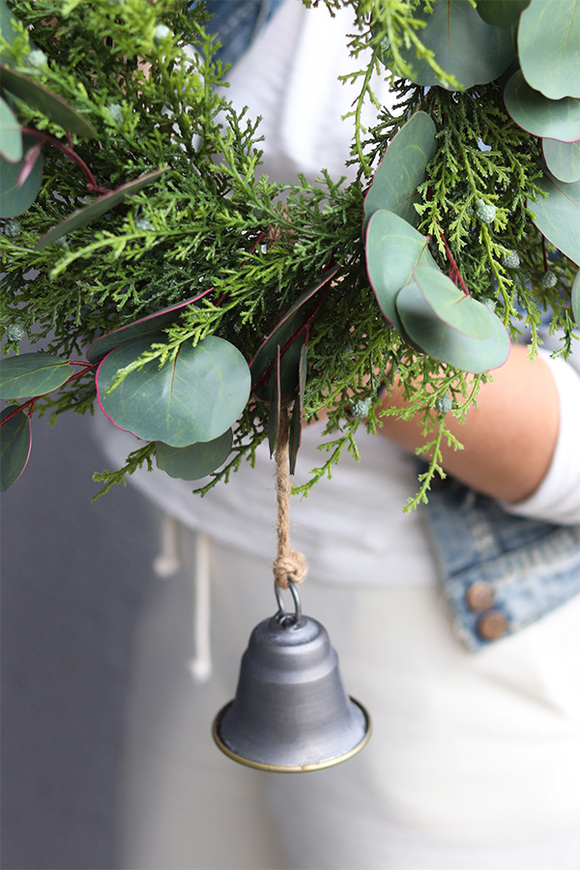 Green Decora, świąteczny wianek z dzwonkiem