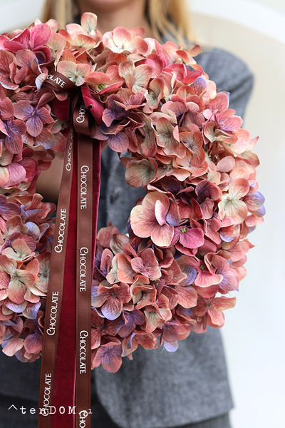 Hortensje Plum, wianek na drzwi z hortensji