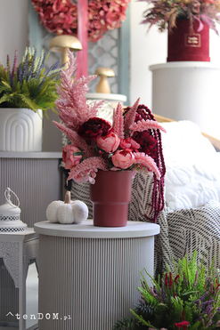 OD RĘKI Sweet Trend A, kompozycja kwiatowa w malinowym wazonie, wys.48cm 