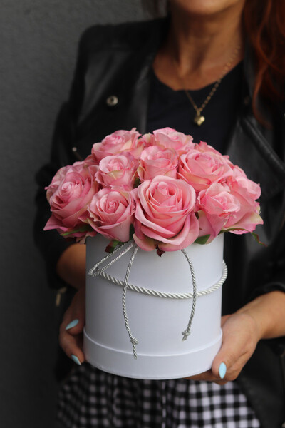 Rosaisa 2, biały flowerbox z różami