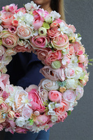 Bellatia Feranito, subtelny pastelowy wianek na drzwi, śr.50cm 