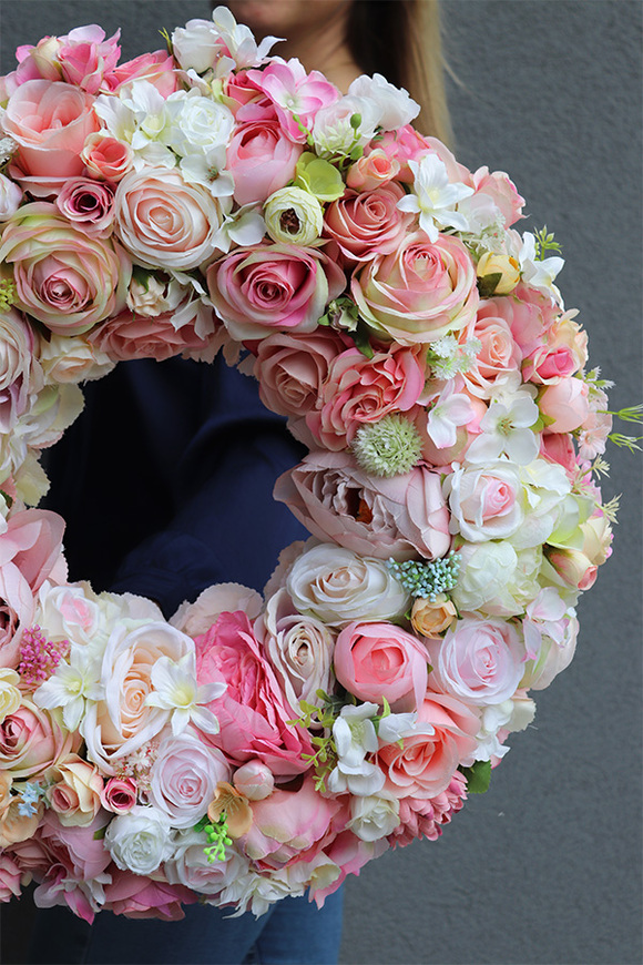 Bellatia Feranito, subtelny pastelowy wianek na drzwi, śr.50cm 