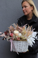 Boho Romance 2, kompozycja kwiatowa w koszu na grób