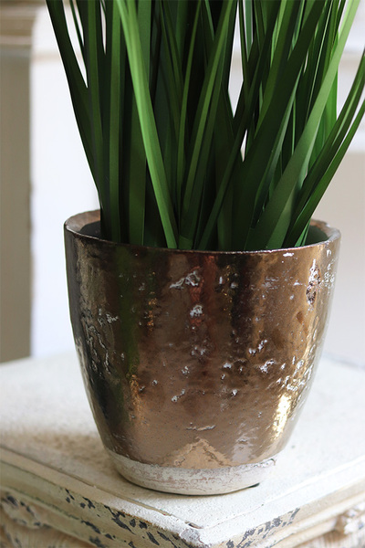 Yura Old, sztuczna trawa w miedzianej donicy