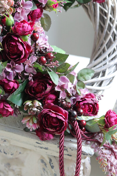 Wiśnie Rohirii, asymetryczny wianek dekoracyjny	