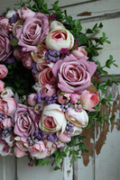 bogaty fioletowy wianek kwiatowy, Pralinesa, śr.32cm  