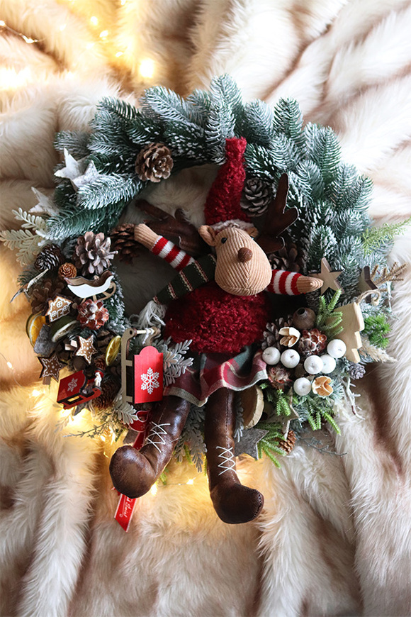 Świąteczna Zabawa, wianek z pluszowym reniferem