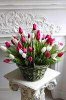 Spring Power, kompozycja z tulipanów w koszyku