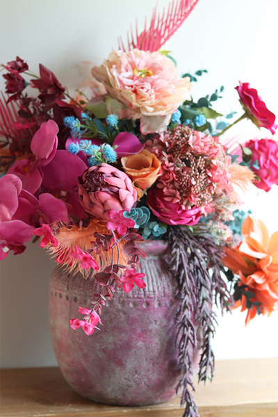 Bollywood Premium, kompozycja kwiatowa w energetycznych kolorach