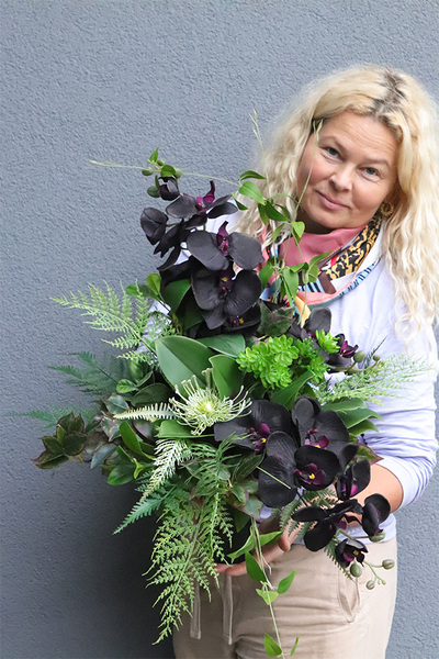 Dekoria Black, elegancki bukiet nagrobny we wkładzie